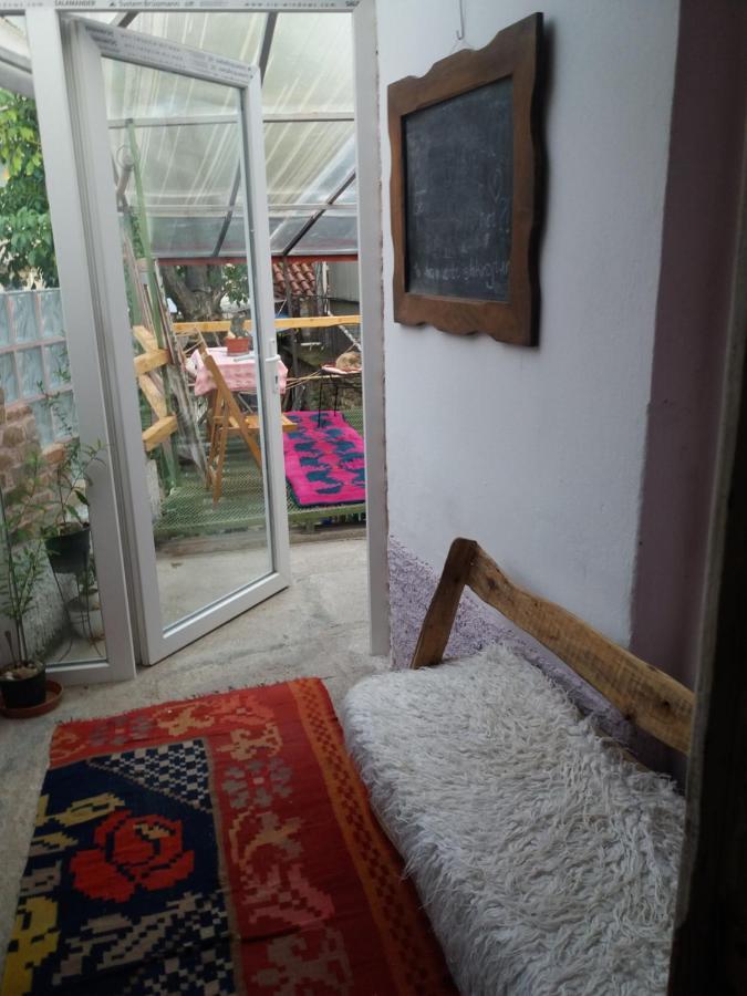 At Home Hostel Korce Exterior foto